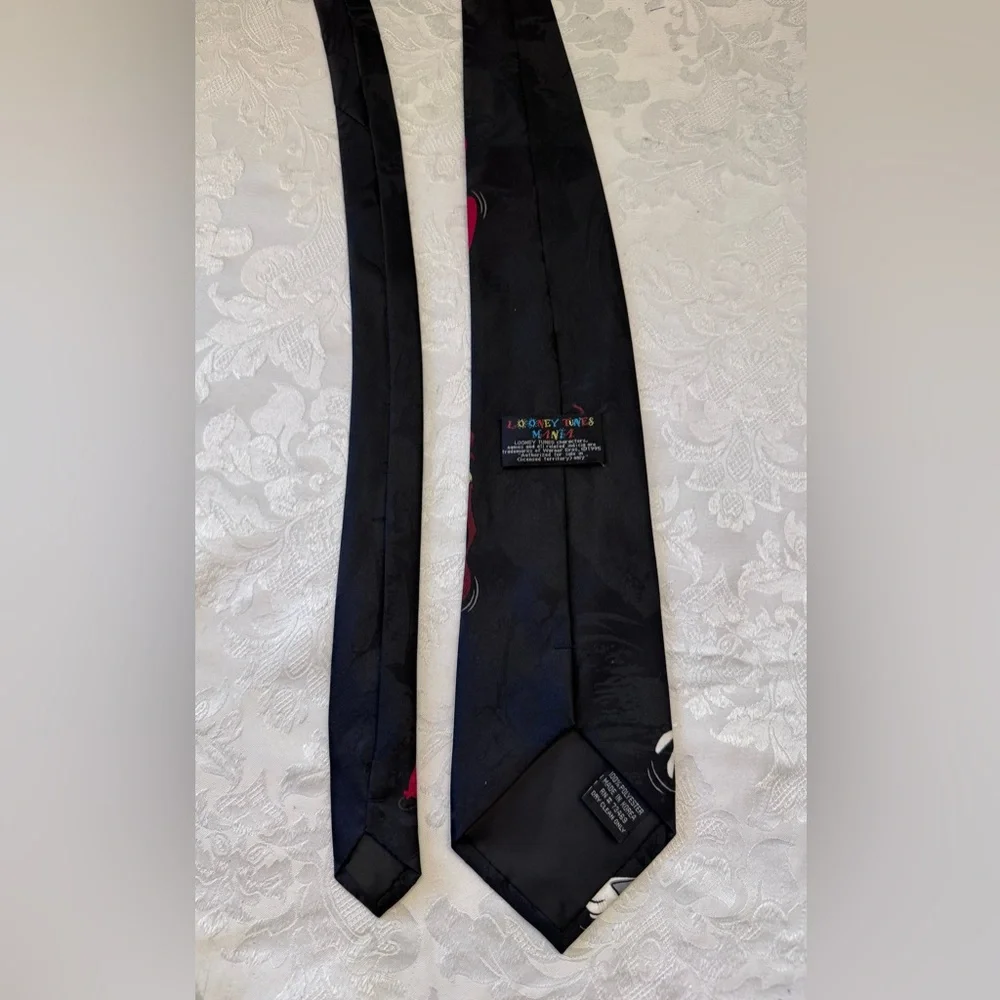 Looney Tunes Mania Vintage Tie Bugs Bunny Taz Valentines Hearts Balloons Novelty